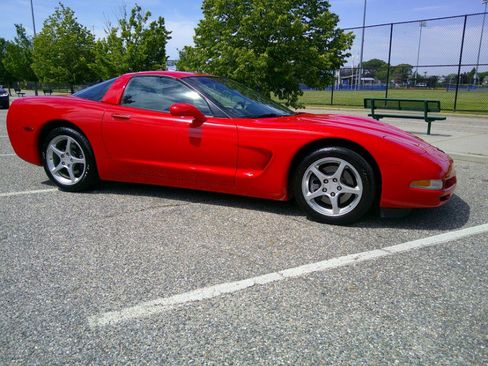 Used 2004 Chevrolet Corvette Coupe RWD image 18