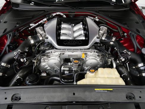 Used 2015 Nissan GT-R Premium AWD/4WD image 12