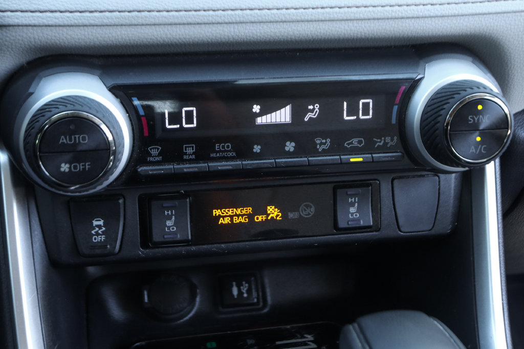 Used 2019 Toyota RAV4 XLE FWD image 31