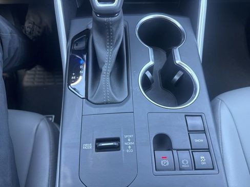 Used 2025 Toyota Highlander XLE image 30