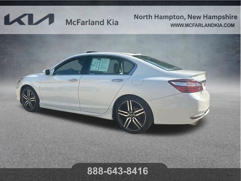 Used 2016 Honda Accord Touring image 3