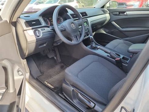 Used 2013 Volkswagen Passat 2.5 S image 2