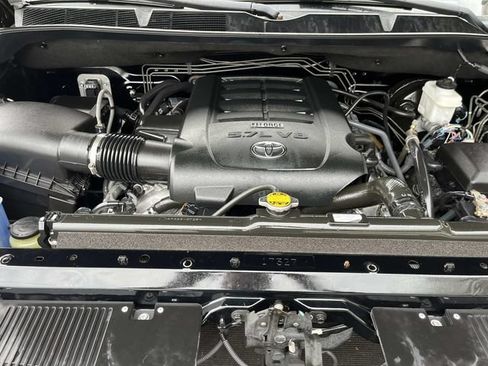Used 2017 Toyota Tundra SR5 w/ SR5 Upgrade Package AWD/4WD image 5