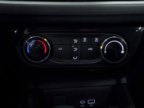 Used 2025 Chevrolet TrailBlazer LT AWD/4WD image 32