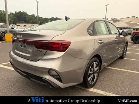 Used 2024 Kia Forte LXS w/ LXS Technology Package FWD image 8