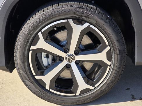 New 2026 Volkswagen Tiguan SE AWD/4WD image 9