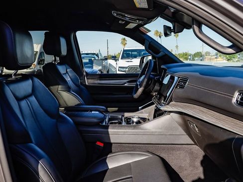 Certified 2024 Jeep Wagoneer Series II image 17