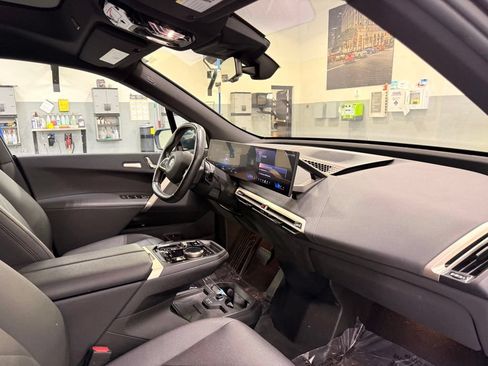 Used 2024 BMW iX xDrive50 w/ Premium Package AWD/4WD image 28