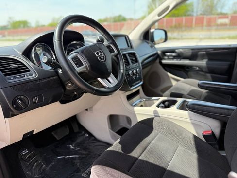 Used 2014 Dodge Grand Caravan SXT w/ UConnect Hands-Free Group FWD image 25