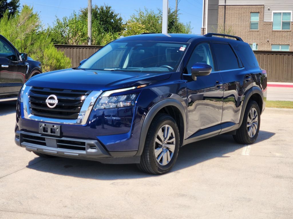 Used 2025 Nissan Pathfinder SV FWD image 2
