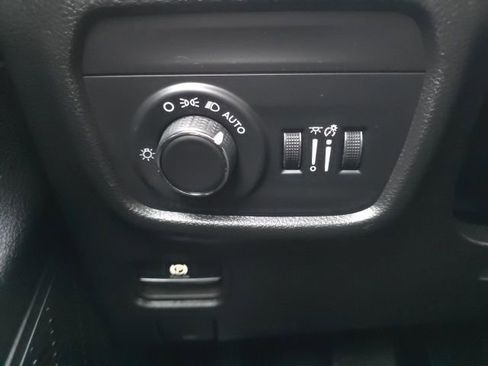 Used 2025 Jeep Grand Cherokee Laredo X AWD/4WD image 25
