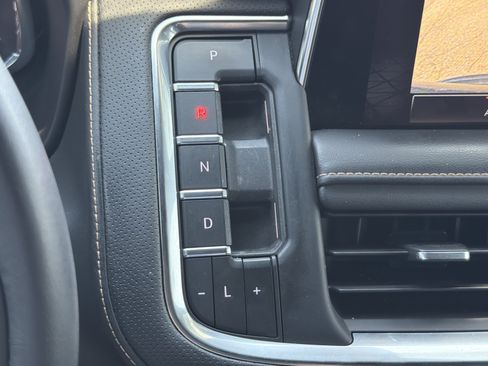 Used 2022 GMC Yukon AT4 AWD/4WD image 38