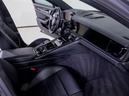 Certified 2025 Porsche Panamera w/ Premium Package RWD image 8