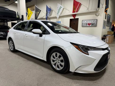 Used 2021 Toyota Corolla LE w/ Carpet Mat Package (TMS) image 14