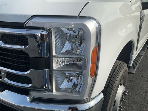 New 2026 Ford F350 XL w/ XL Chrome Package image 9