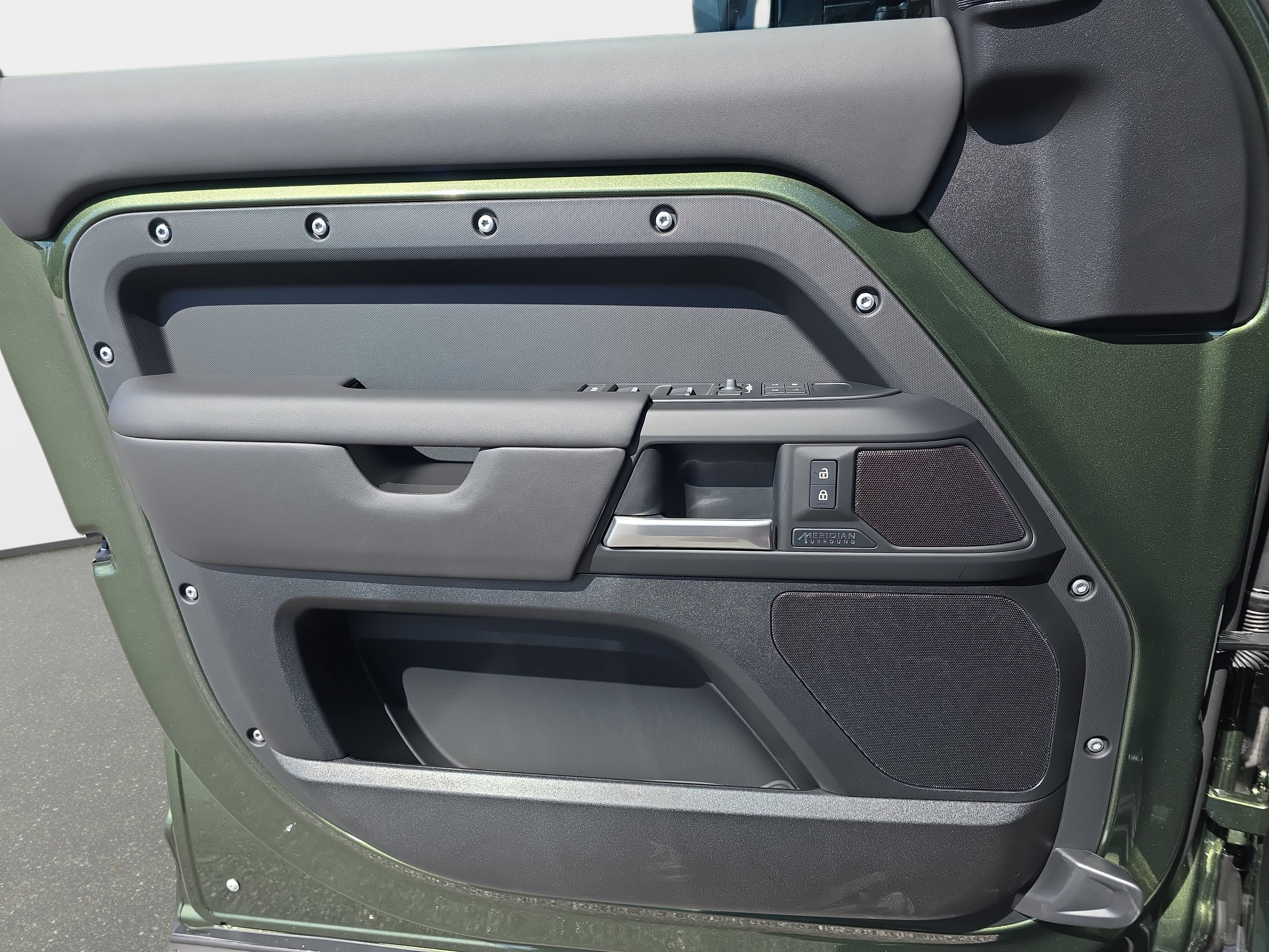 New 2026 Land Rover Defender 110 X-Dynamic SE AWD/4WD image 26