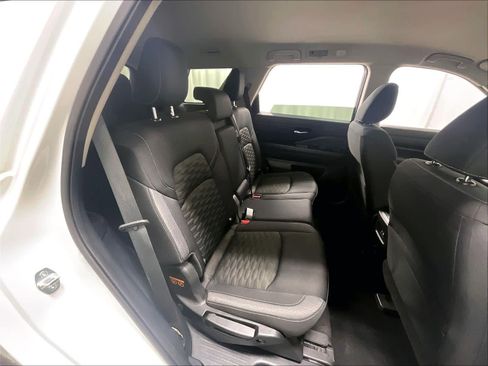 Certified 2022 Nissan Pathfinder SV image 16