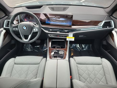New 2026 BMW X5 xDrive40i w/ Climate Comfort Package image 10