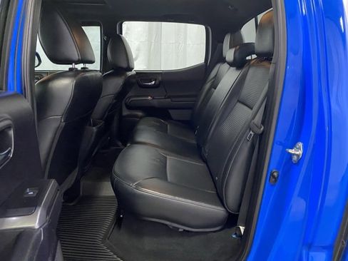 Used 2020 Toyota Tacoma TRD Off-Road image 11