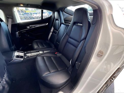 Used 2016 Porsche Panamera S image 22