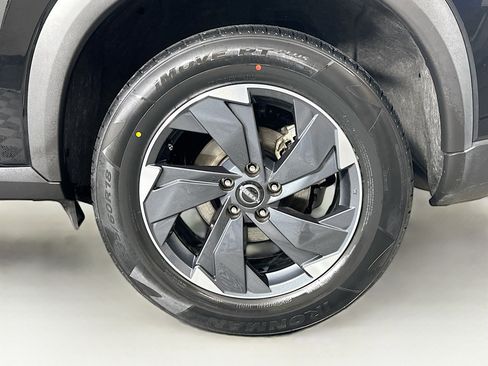 Used 2025 Nissan Rogue SV image 11