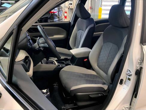 Certified 2025 Subaru Forester image 9