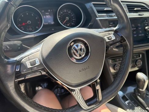 Used 2018 Volkswagen Tiguan SEL FWD image 43