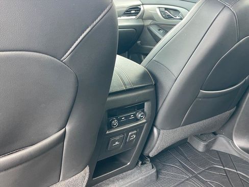 Used 2021 Chevrolet Traverse RS FWD image 23