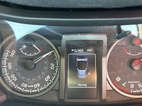 Used 2021 Toyota Tacoma TRD Off-Road w/ Technology Package AWD/4WD image 13