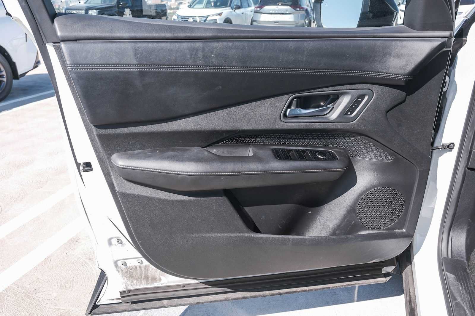 Used 2024 Nissan Ariya FWD image 23