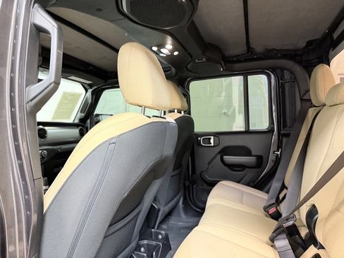 Used 2021 Jeep Gladiator Sport AWD/4WD image 19
