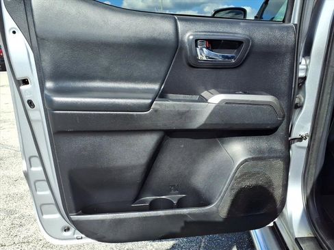 Used 2019 Toyota Tacoma Limited image 19