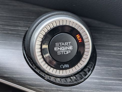 Used 2023 Jeep Wagoneer Series III w/ Preferred Equipment Group image 9