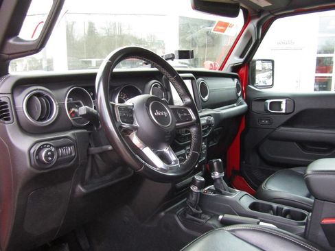 Used 2021 Jeep Gladiator Overland AWD/4WD image 13