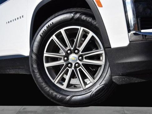 Used 2022 Chevrolet Traverse LT image 3