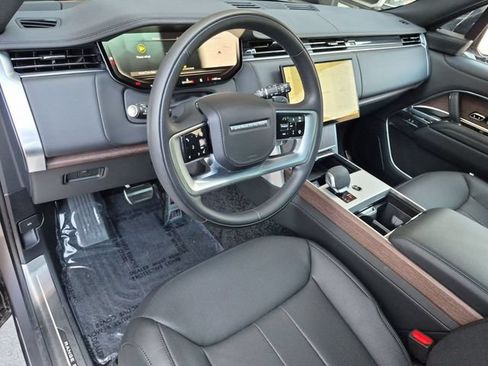 Used 2025 Land Rover Range Rover SE AWD/4WD image 11