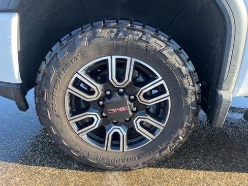 Used 2020 GMC Sierra 2500 AT4 w/ AT4 Premium Package image 9