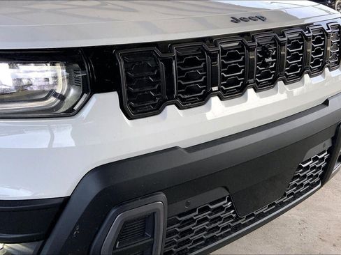 New 2026 Jeep Cherokee Overland w/ Trailer Tow Group AWD/4WD image 28