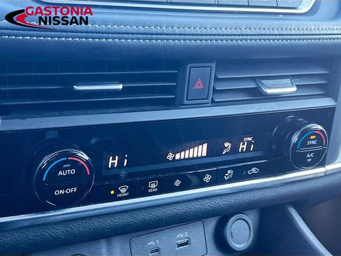 Used 2023 Nissan Rogue SV image 19