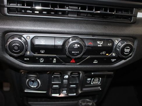 Used 2024 Jeep Wrangler Sport S image 31