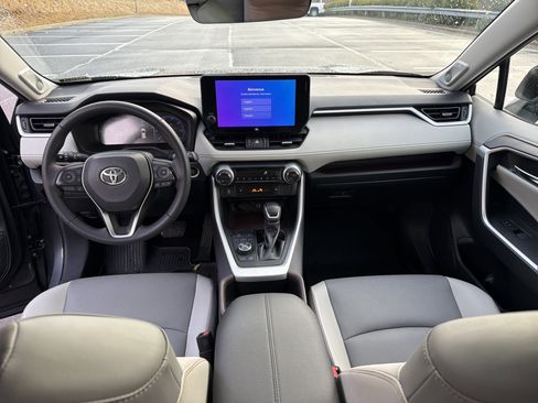 Used 2023 Toyota RAV4 Limited image 18