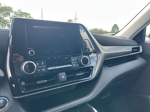 Used 2023 Toyota Highlander L image 12