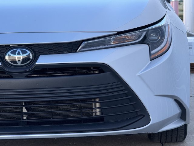 Used 2025 Toyota Corolla LE FWD image 9