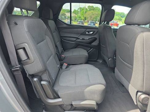 Used 2023 Chevrolet Traverse LT FWD image 15