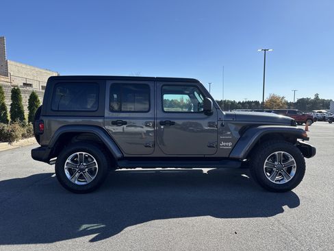 Used 2021 Jeep Wrangler Unlimited Sahara image 11