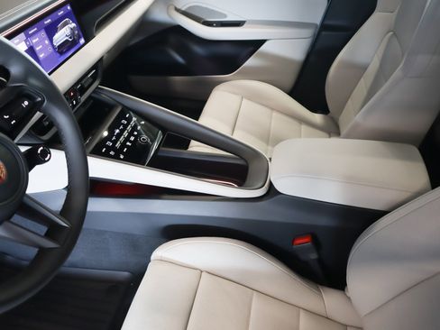 New 2026 Porsche Macan Electric image 17