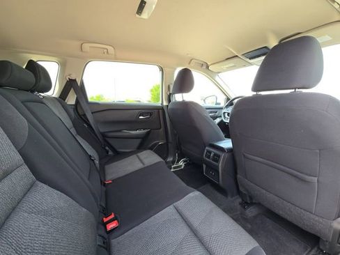 Used 2024 Nissan Rogue SV image 28