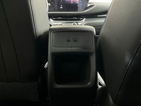 Used 2025 Buick Envista Sport Touring image 12