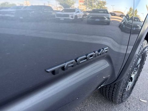 Used 2023 Toyota Tacoma TRD Off-Road w/ Black Out Package (TMS) AWD/4WD image 33