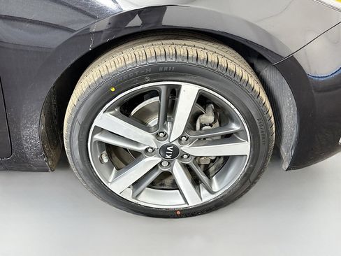 Used 2017 Kia Forte EX image 32